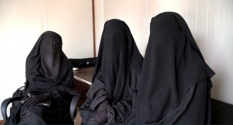 Finnish women at a Syrian refugee camp.jpg