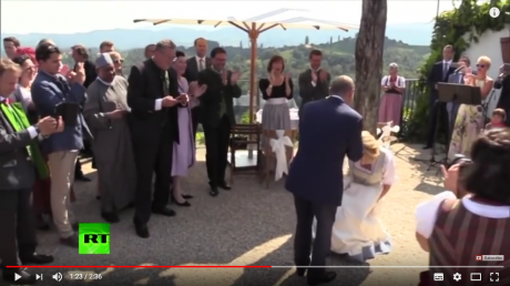 Screenshot_2018-08-20 Putin dances, speaks German at Austrian FM’s wedding - YouTube.png