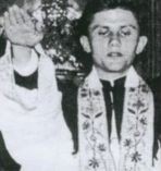 ratzinger_salutoromanook.jpg