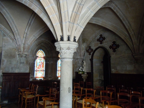 1024px-Langonnet_abbaye_salle_capitulaire.JPG