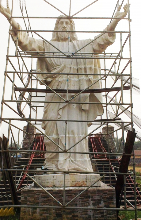 Jesus-Statue.jpg