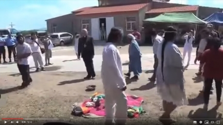 Screenshot_2019-10-05 (75) Cardenal Gianfranco Ravasi participando del culto a la Pacha Mama - YouTube.jpg