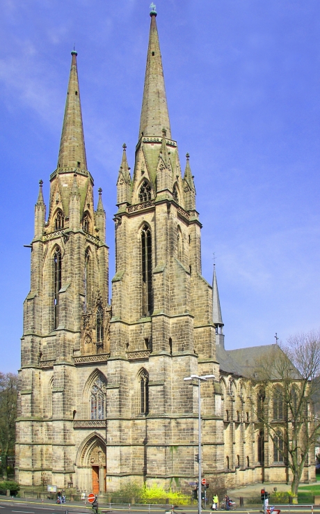 Elisabethkirche_Marburg_01.jpg