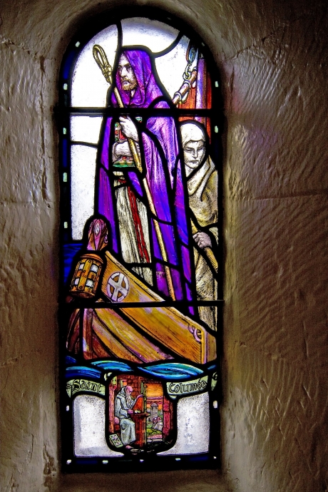 Stained_glass_window,_St._Margaret's_Chapel,_Edinburgh_Castle_-_geograph.org.uk_-_2472726.jpeg