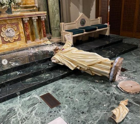 Screenshot_2020-09-18 Vandal topples life-sized Jesus statue in Texas cathedral, knocks off head .png