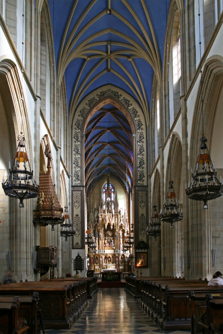 Kraków_-_Kościół_Świętej_Trójcy_-_Nawa_główna_01.jpg