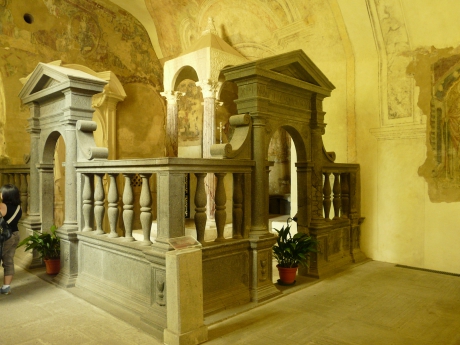 Bolsena-chiesa_santa_cristina-altari.jpg