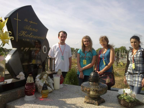 Screenshot-2018-3-7 hrob Anky Kolesárovej vo Vysokej nad Uhom - Recherche Google.png