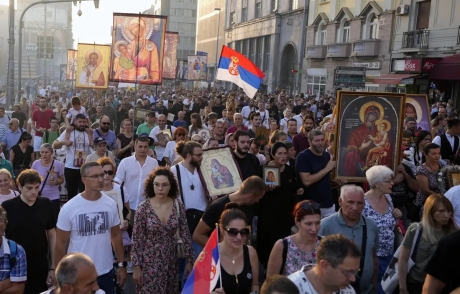 1200x768_des-fideles-orthodoxes-defilant-contre-l-europride-a-belgrade-le-28-aout-2022.jpeg