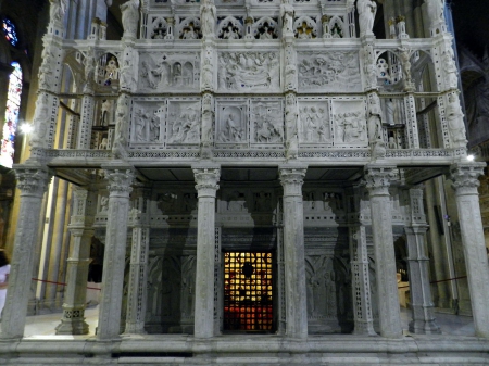1280px-Duomo_à_Arezzo_(7).JPG