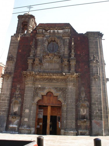800px-CAPILLA_DE_SALTO_DEL_AGUA.jpg