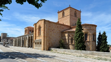 2880px-Avila_-_Iglesia_de_los_Santos_Mártires_Vicente,_Sabina_y_Cristeta_03.jpg