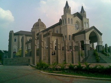 INDONESIA_(s)_0105_-_Santo_Laurentius_Alam_Sutera_Serpong.jpg