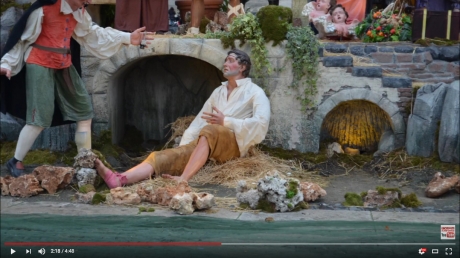 Screenshot-2017-12-16 10 12 2017 Natale 2017 - Presepe e albero a piazza San Pietro - Città del Vaticano ( Roma ) - YouTube(6).jpg