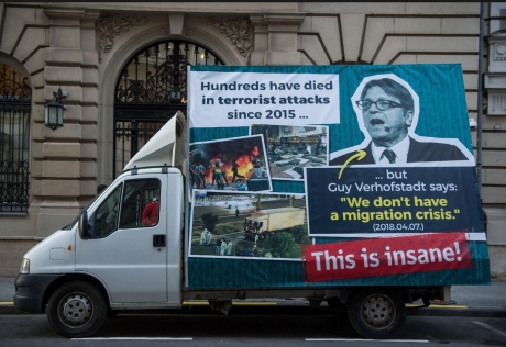 Screenshot_2018-11-29 Viktor Orban lance une nouvelle campagne d'affichage contre Guy Verhofstadt(1).jpg