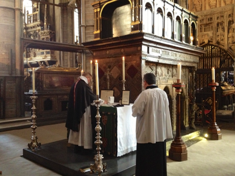 Screenshot-2017-10-12 Extraordinary Form Requiem Mass at Westminster Abbey.png