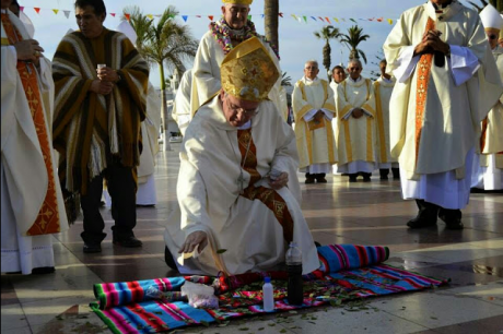 Screenshot_2019-10-05 A shaman visits Francis at the Vatican and works her sorcery during a private audience(1).png