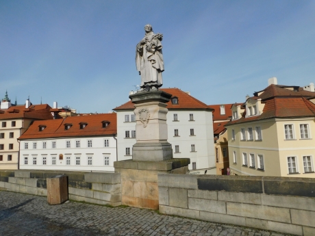 Socha_svatého_Filipa_Benicia_na_Karlově_mostě_v_Praze_(Q24971289).jpg