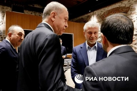 1648547970_736_Russian-billionaire-Abramovich-attends-talks-with-Ukraine.jpg