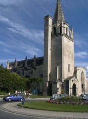 449px-Église_Collégiale_Sainte_Marthe_(Tarascon).jpg