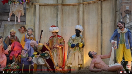 Screenshot-2017-12-16 10 12 2017 Natale 2017 - Presepe e albero a piazza San Pietro - Città del Vaticano ( Roma ) - YouTube(7).jpg