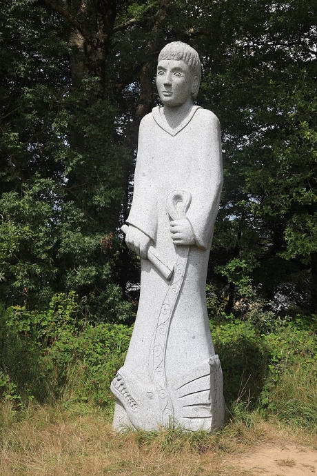800px-Carnoët._Vallée_des_Saints._Saint_Armel.jpg