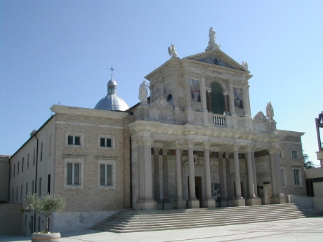 1280px-Santuario_San_Gabriele_dell'Addolorata_Abruzzo_03.JPG