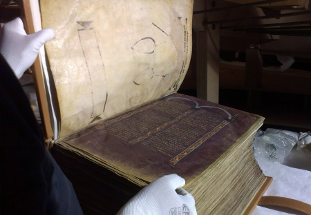 Codex_Amiatinus_01.jpg