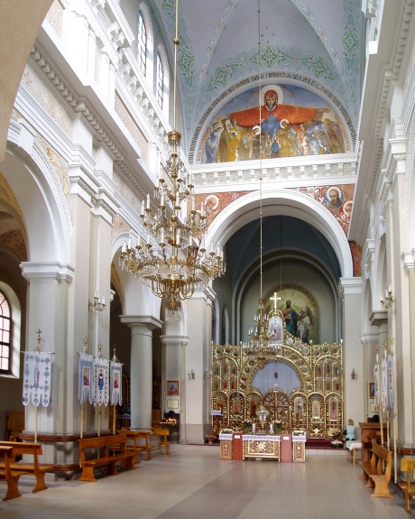 Церква_святого_Йосафата_у_Львові,_головна_нава.jpg